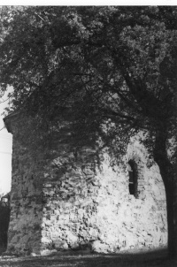 Oprava kapličky Panny Marie, duben 2005&nbsp;                             